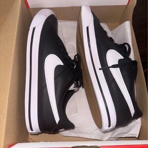 Nike Legacy Sneakers